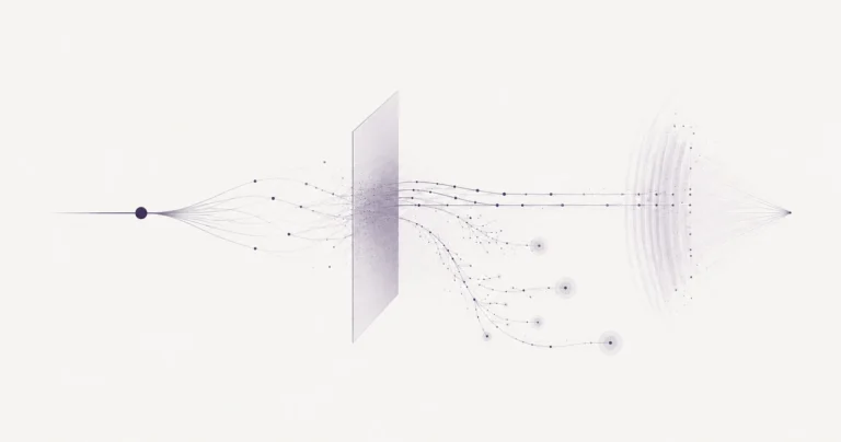 Après un panneau translucide, des lignes régulières convergent vers un point tandis que d'autres fils se ramifient vers de petits halos.